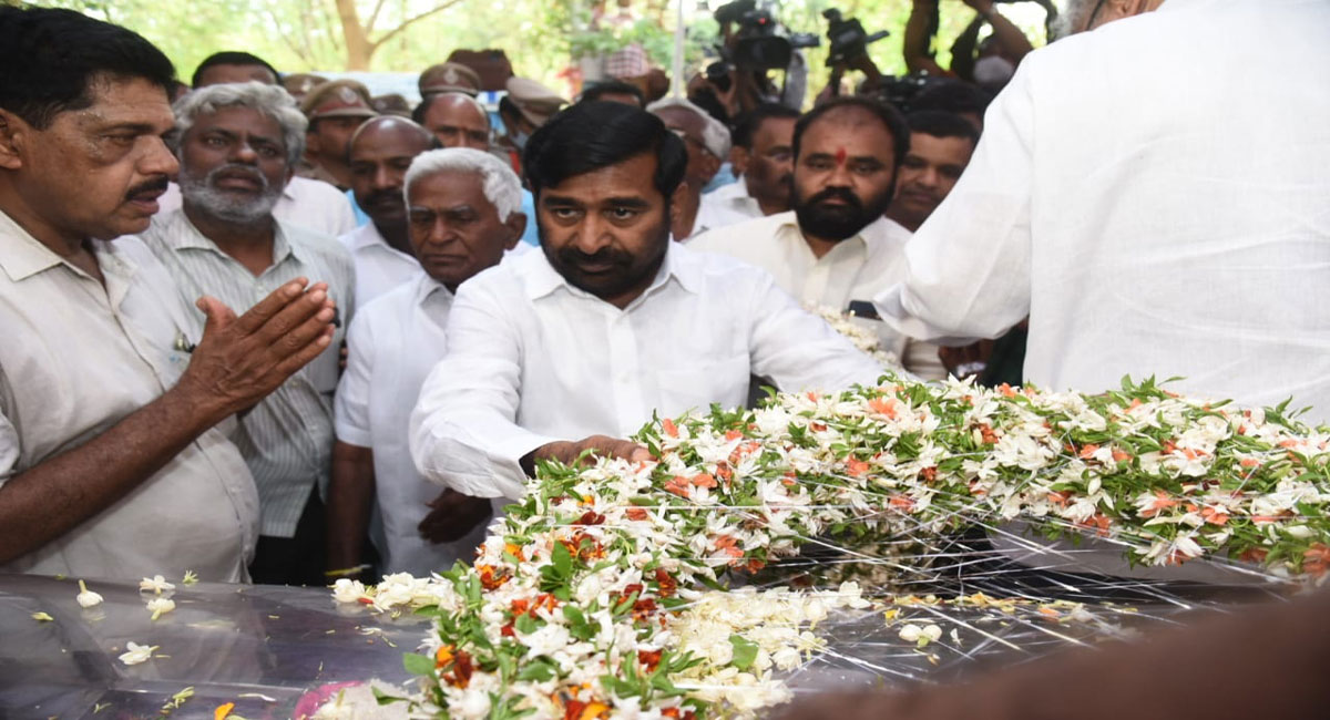 Rich tributes paid to Mallu Swarajyam, her body donated to medical college