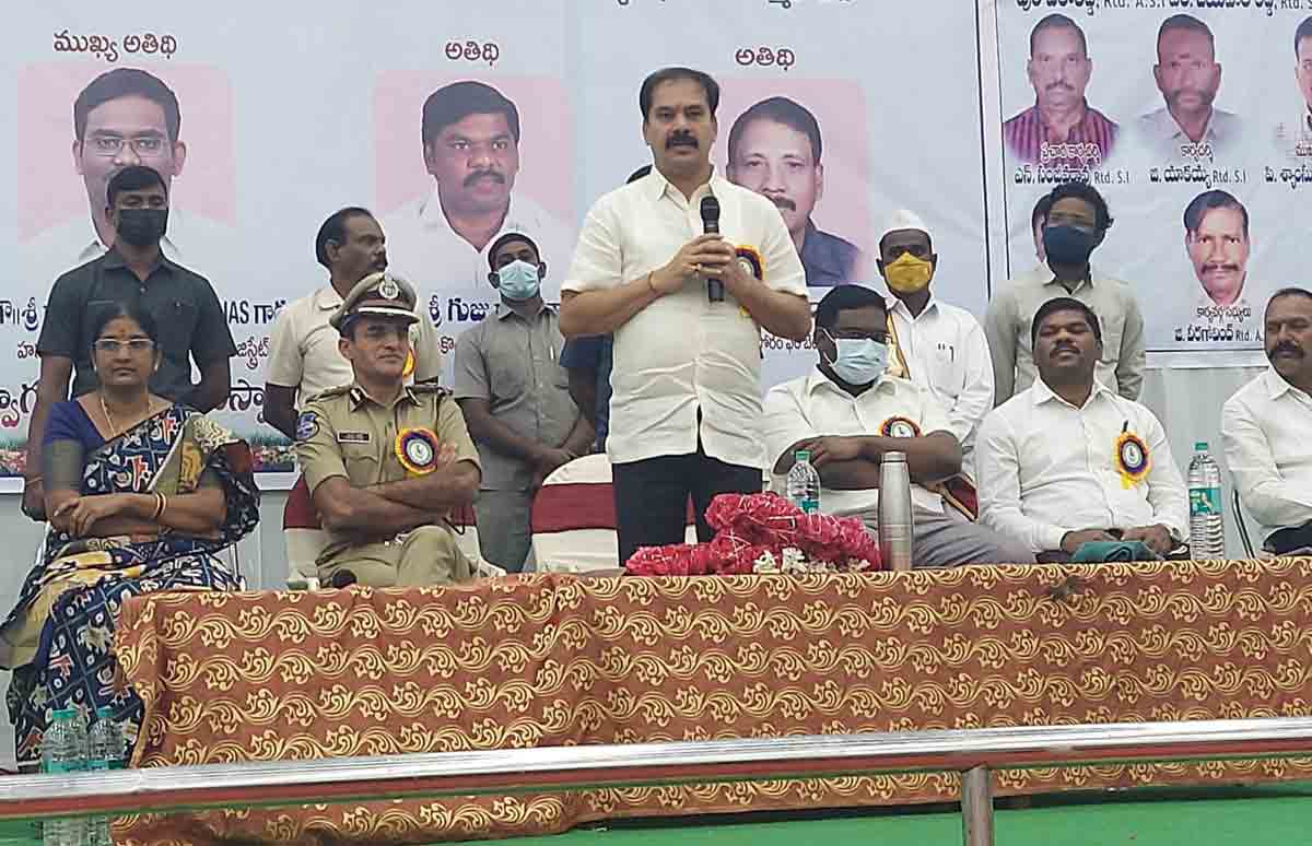 MLA Vinay Bhaskar promises support to retired police officers association