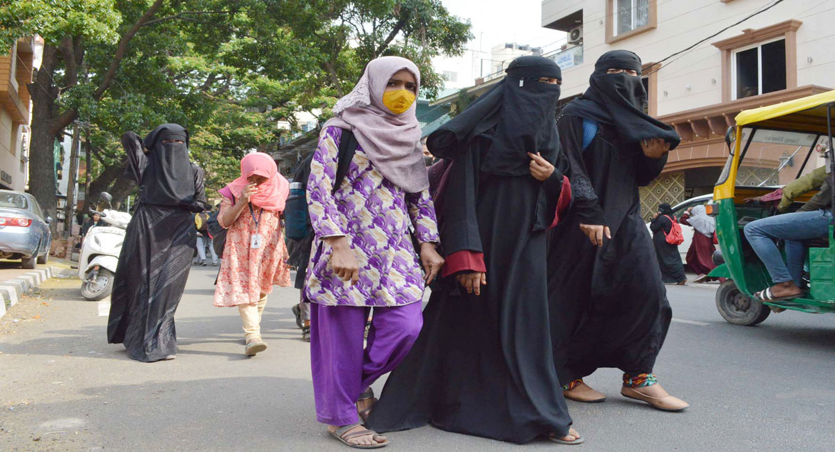 Muslim bodies in Karnataka call for bandh opposing hijab verdict