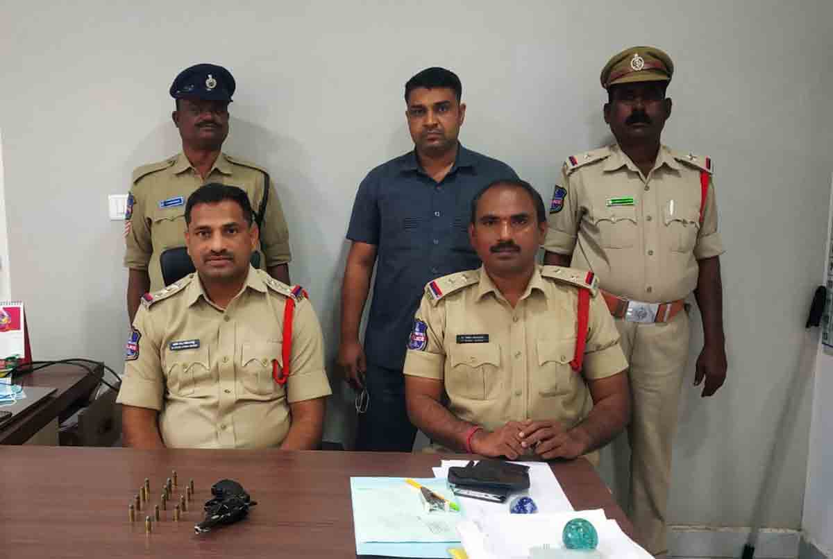 Realtor, his gunman nabbed for threatening the GHMC staff with revolver