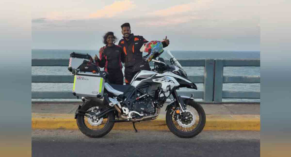 Hyderabadi couple ride from Hyderabad to Kashmir via Kanyakumari