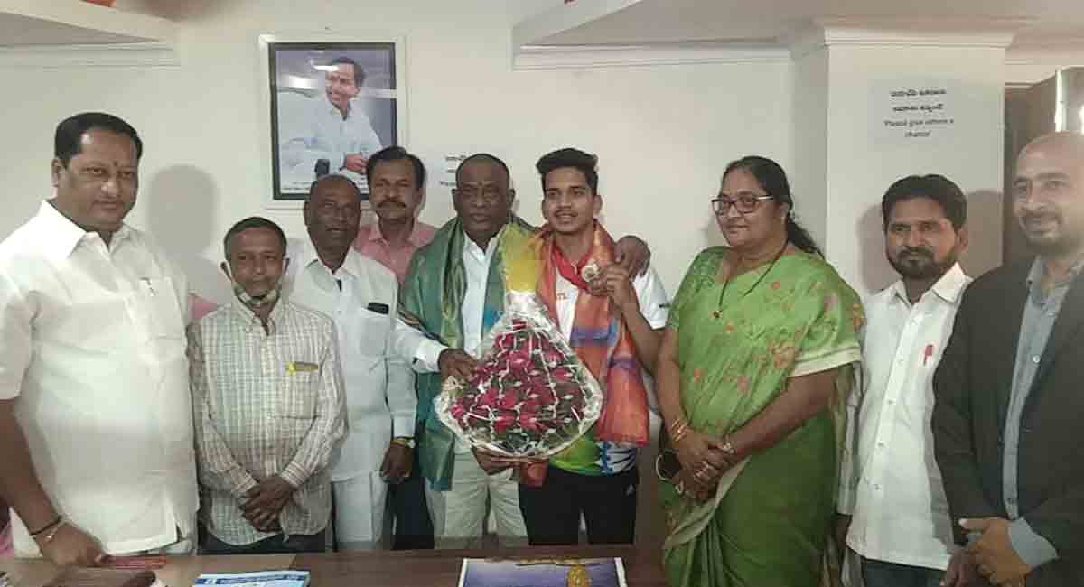 SATS chief felicitates athlete Shaikh Aman from Nizamabad