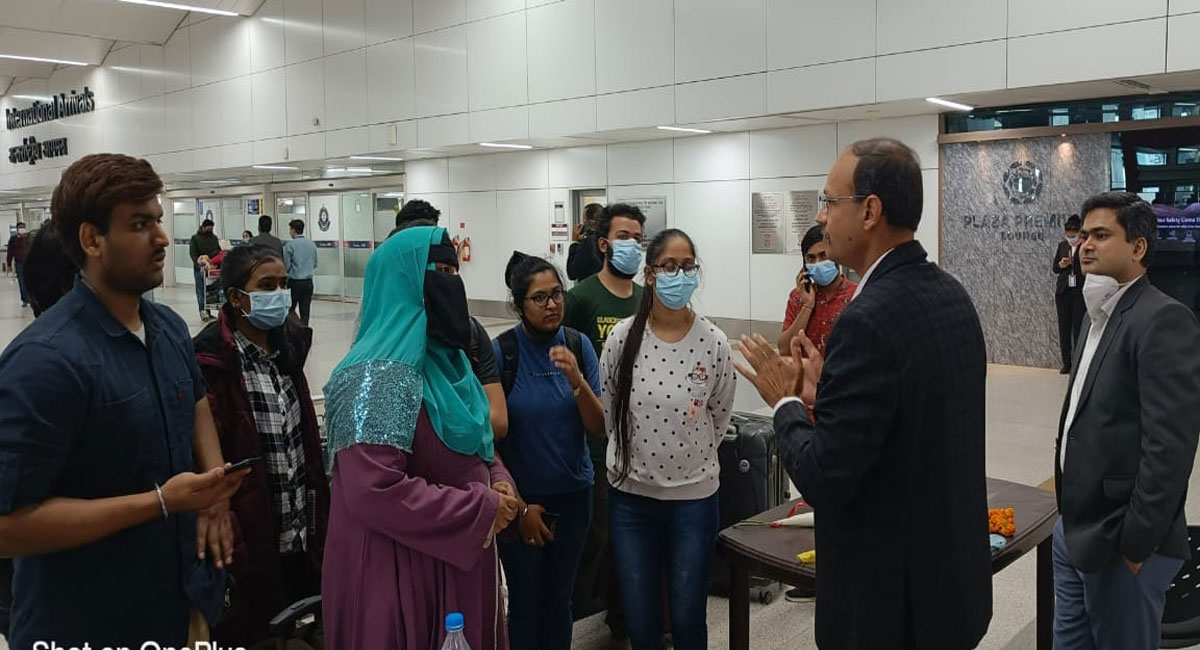Eleven students from Telangana reach Delhi from Ukraine