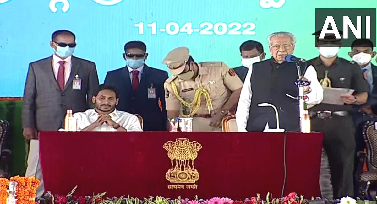 25 members of Jagan Reddy’s revamped Cabinet take oath