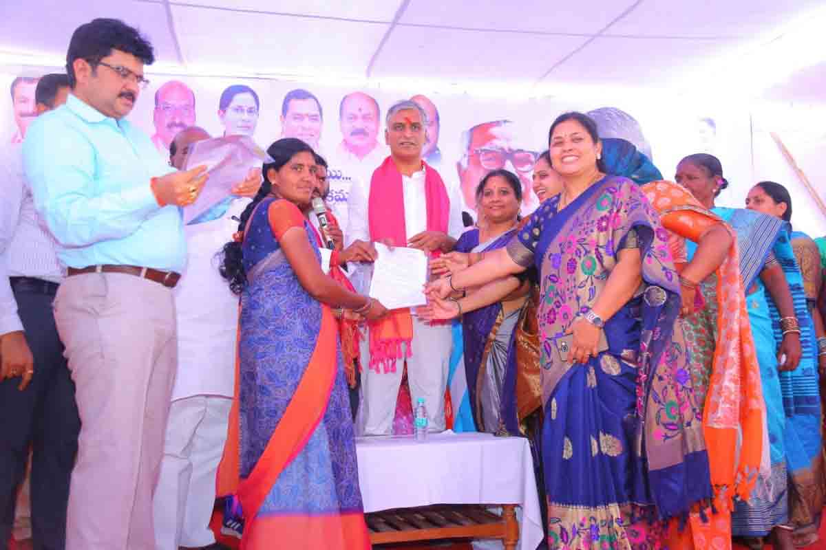 KCR brought festive atmosphere to 100 Dalit families before Ugadi: Harish Rao