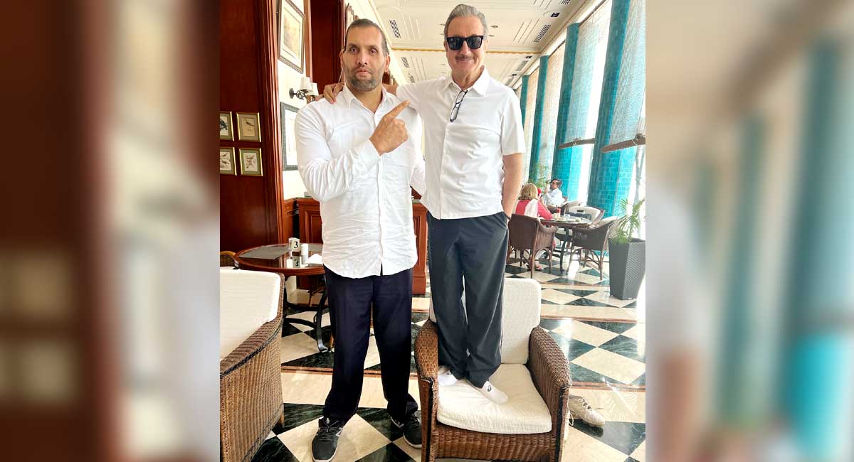 Anupam Kher meets The Great Khali, tickles funny bone with pictures