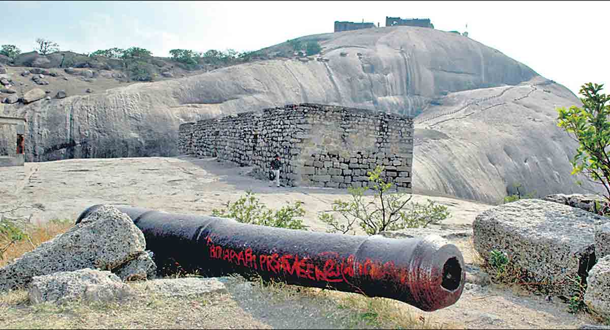 Deccan cannons lie in state of neglect