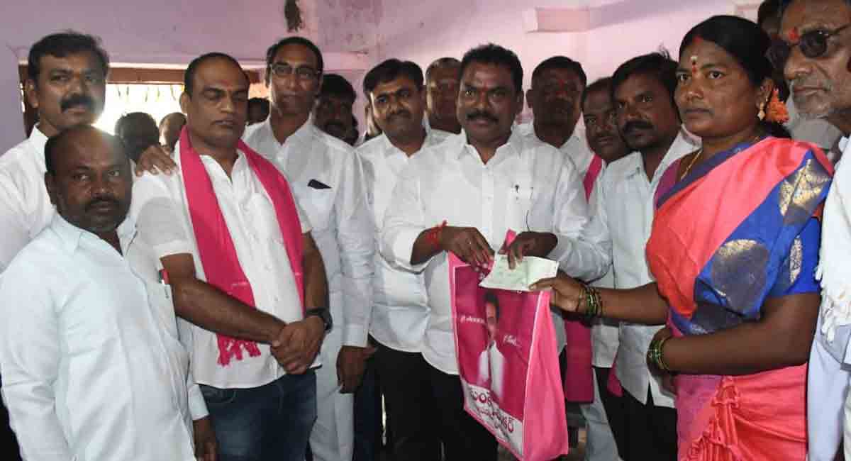 Choppadandi MLA sets new trend to distribute Kalyanalaxmi cheques