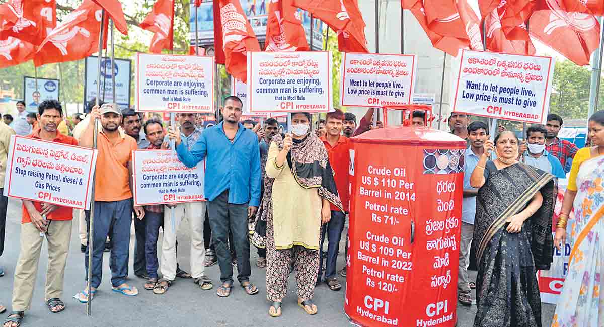 Softening crude oil prices halt fuel price hike