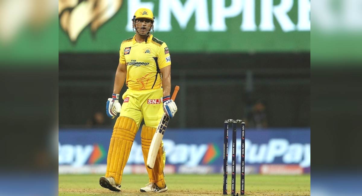 Does MSD’s reputation as finisher demoralise the bowlers? Hogg convinced it does