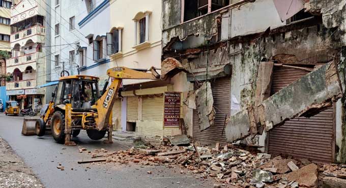 GHMC demolishes 201 dilapidated structures