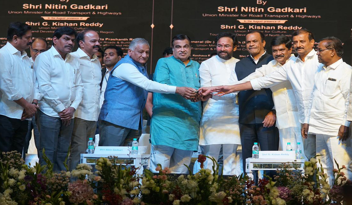 Gadkari praises Telangana for addressing water problems, assures to spend Rs 3 lakh crore on NHs