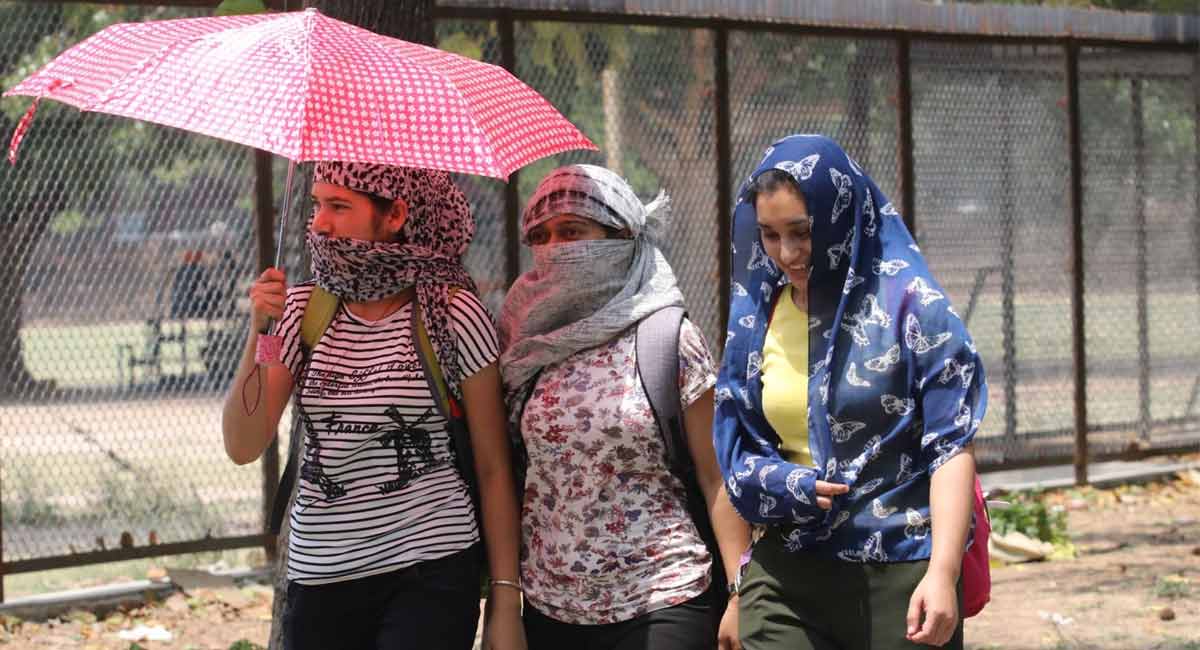 Heat wave sweeps across India