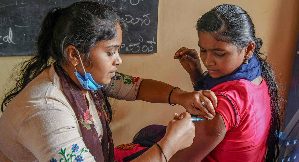 India logs 1,086 new COVID-19 cases