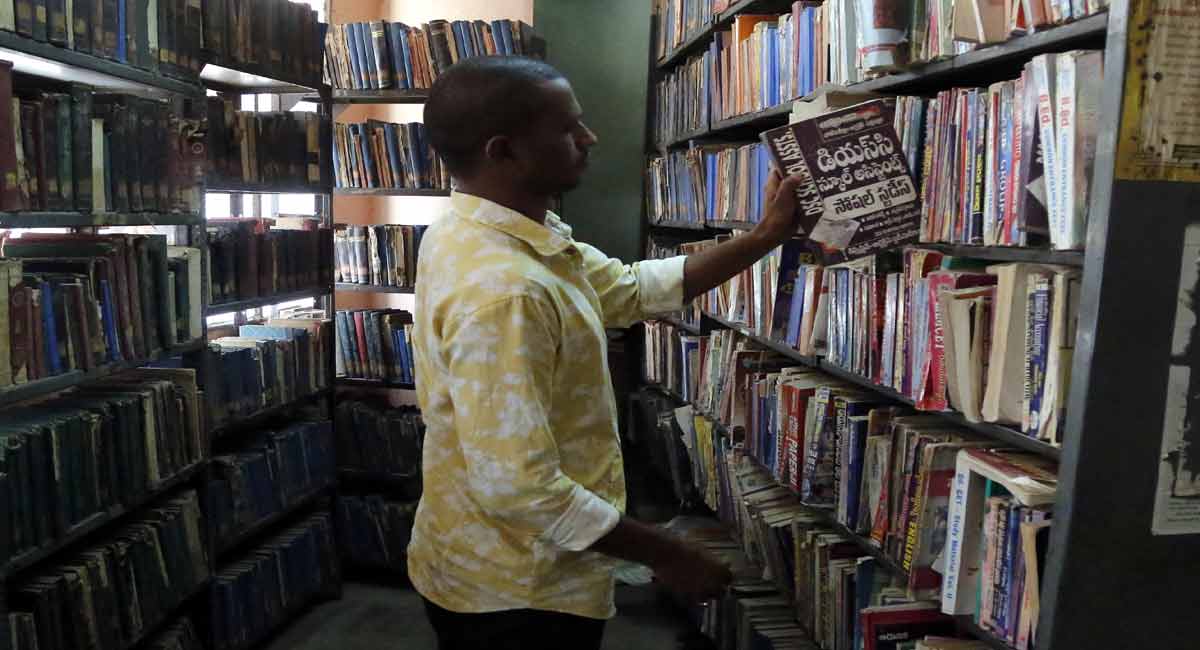 Shahalibanda library holds its charm even in the present era