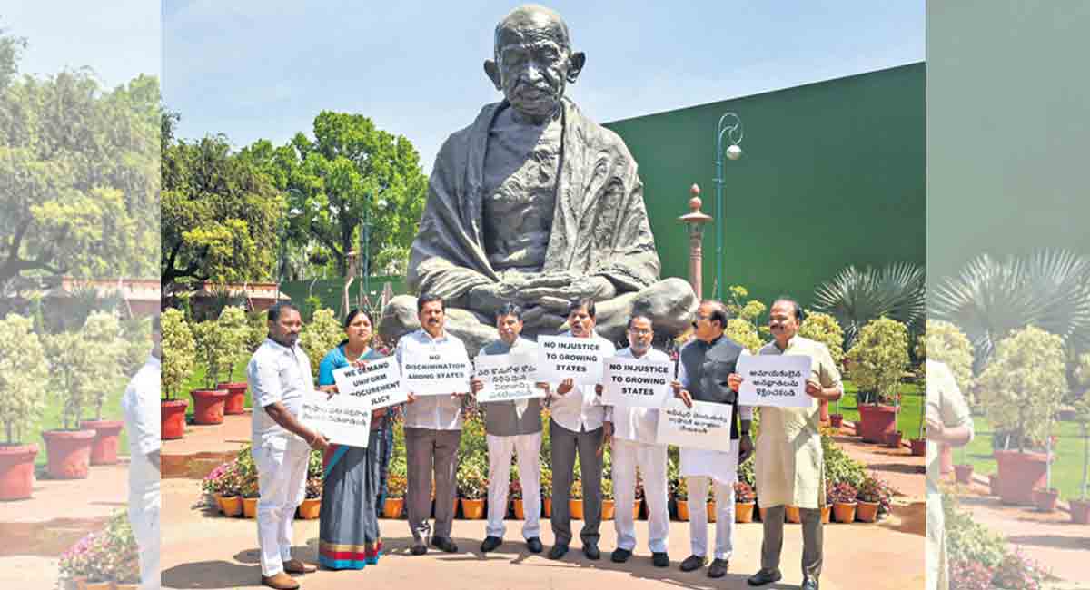 TRS MPs walkout of Lok Sabha over paddy