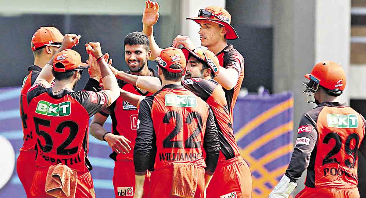 IPL 2022: Inconsistent Sunrisers Hyderabad take on unbeaten Titans
