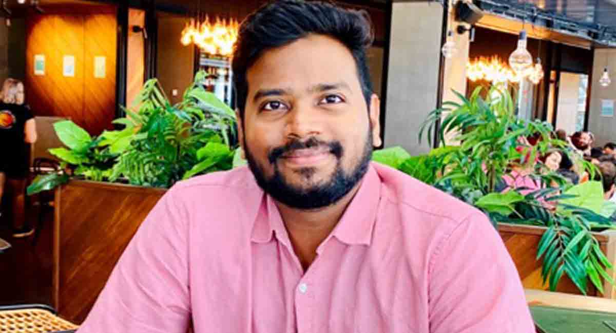 Khammam youth extends help to Mulug fire accident victims