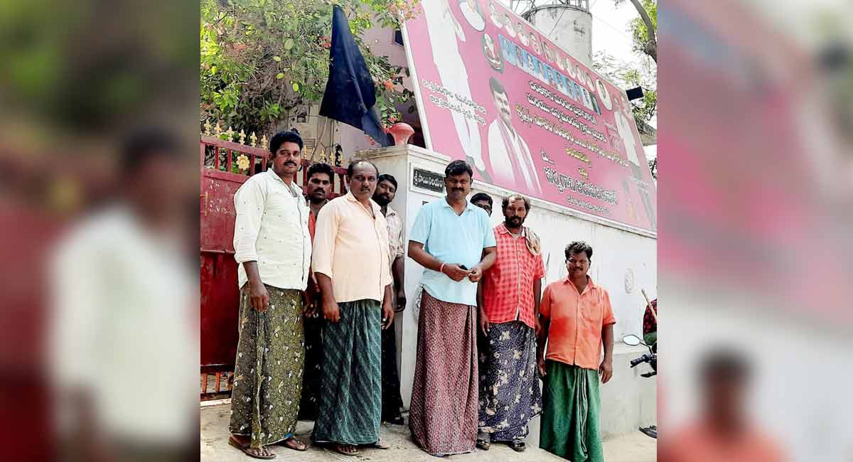 TRS cadres display black flags at their residences in Khammam