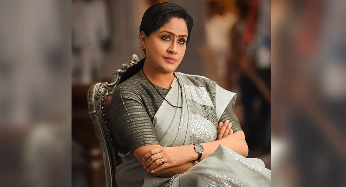 Vijayashanti flays MIM corporator’s behavior with police