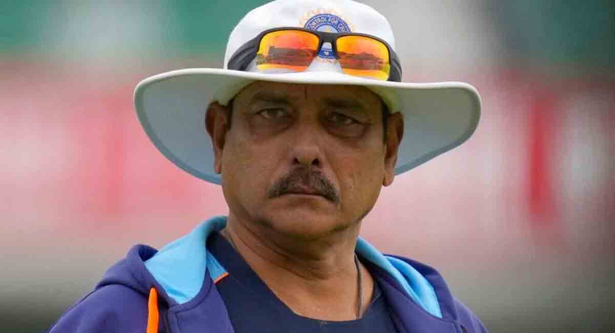 Virat Kohli should take a break from cricket to overcome lean patch: Shastri