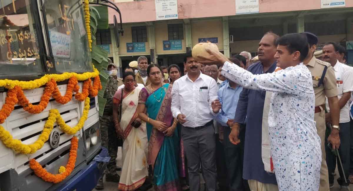 TSRTC launches Express bus services from Hanamkonda to Yadadri