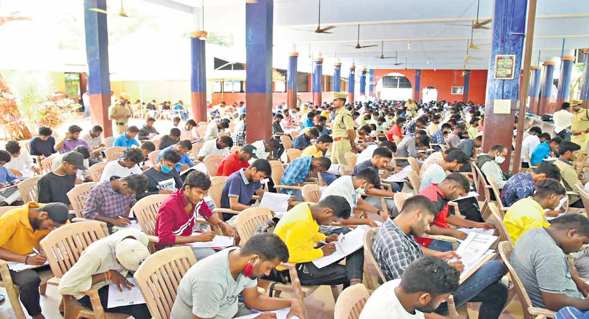 Written test for SI, constable aspirants held in Karimnagar