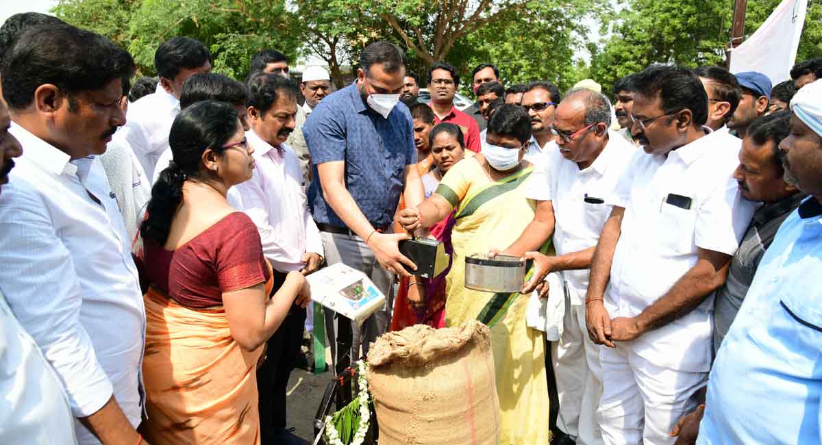 ‘Telangana govt will procure entire paddy from farmers’