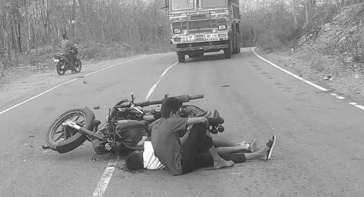 Mahabubabad: Youth killed, two others sustain injuries in accident