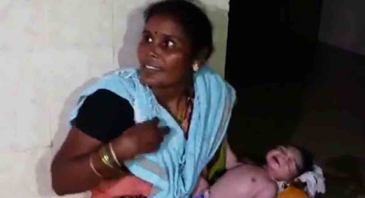 Woman delivers under cellphone light at Andhra govt hospital