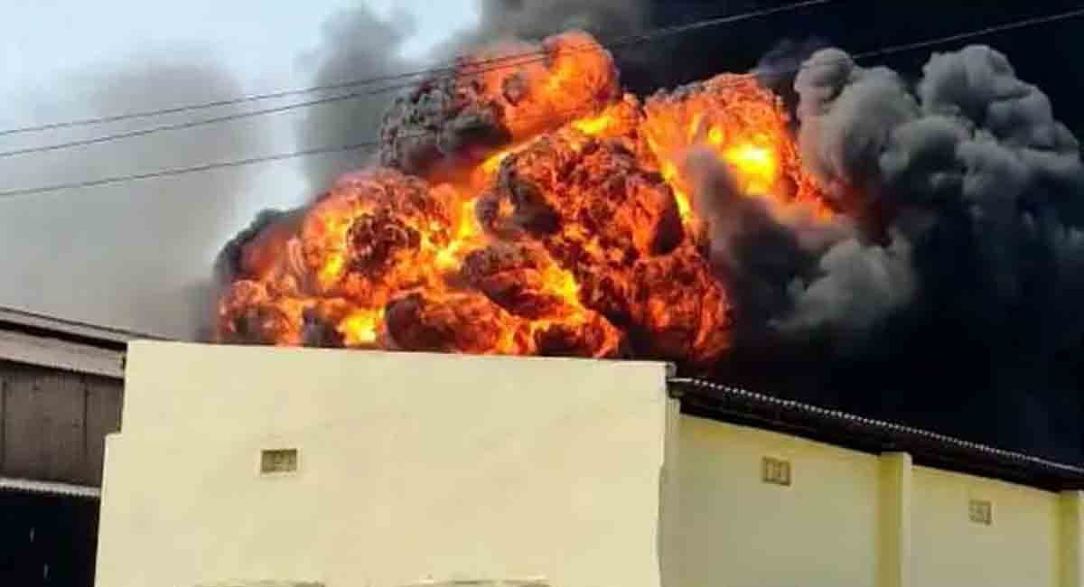 Sangareddy: Massive fire accident at Pashamylaram Industrial area