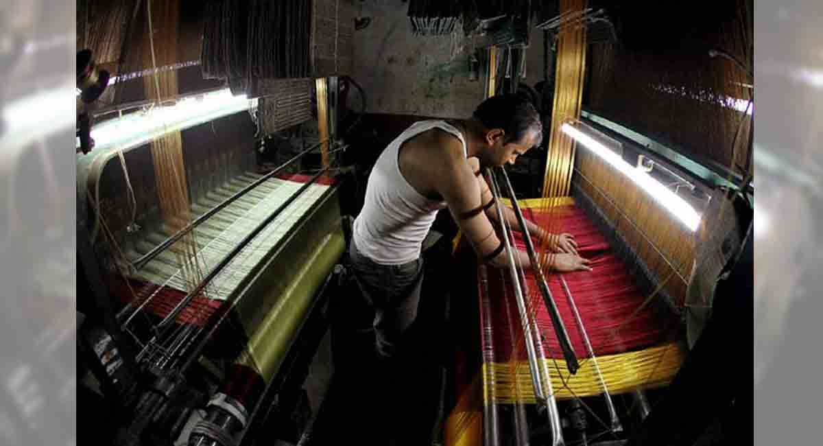 Telangana: TRS demands Centre to withdraw GST on handlooms