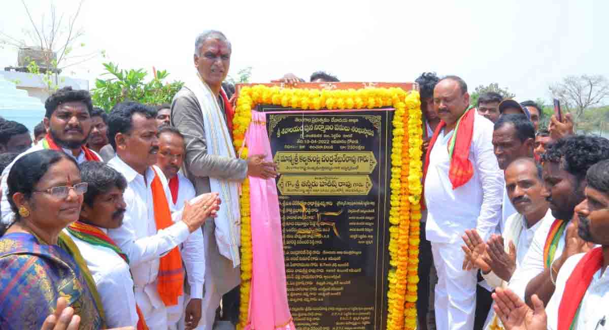 Siddipet: Harish lays foundation for reconstruction of Lord Shiva Temple