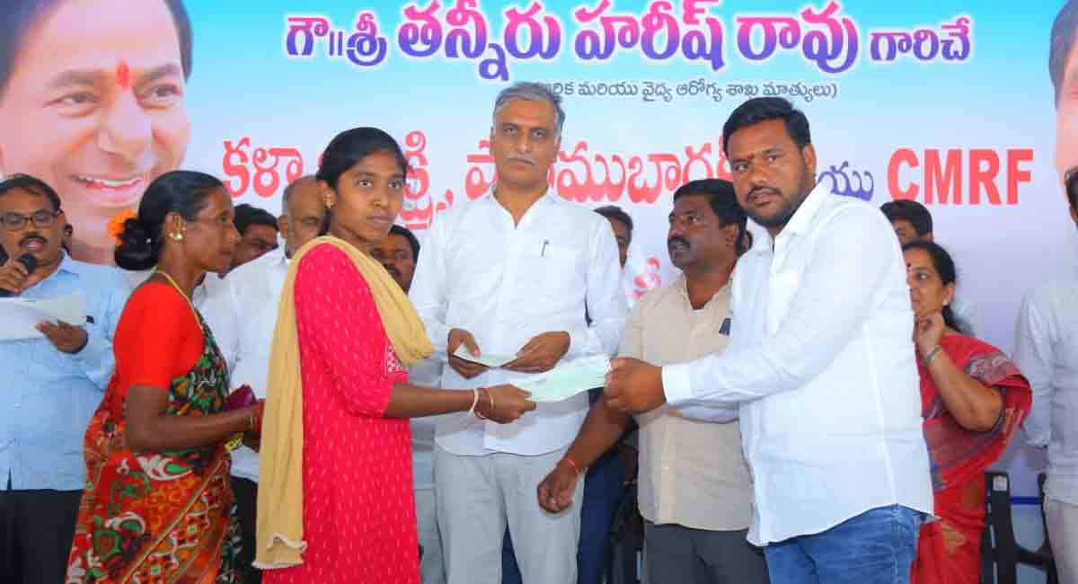 Siddipet: Harish distributes Kalyana Lakshmi, CMRF cheques to 135 beneficiaries