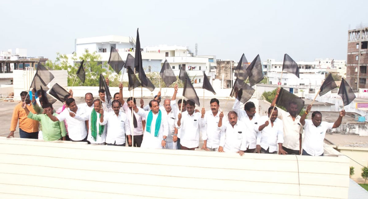 Protests would continue till Centre procures paddy of Telangana: Indrakaran