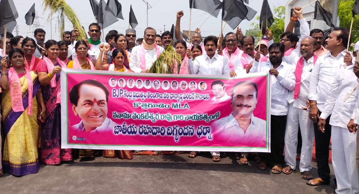 TRS workers stage rasta-roko on NH in Kothagudem