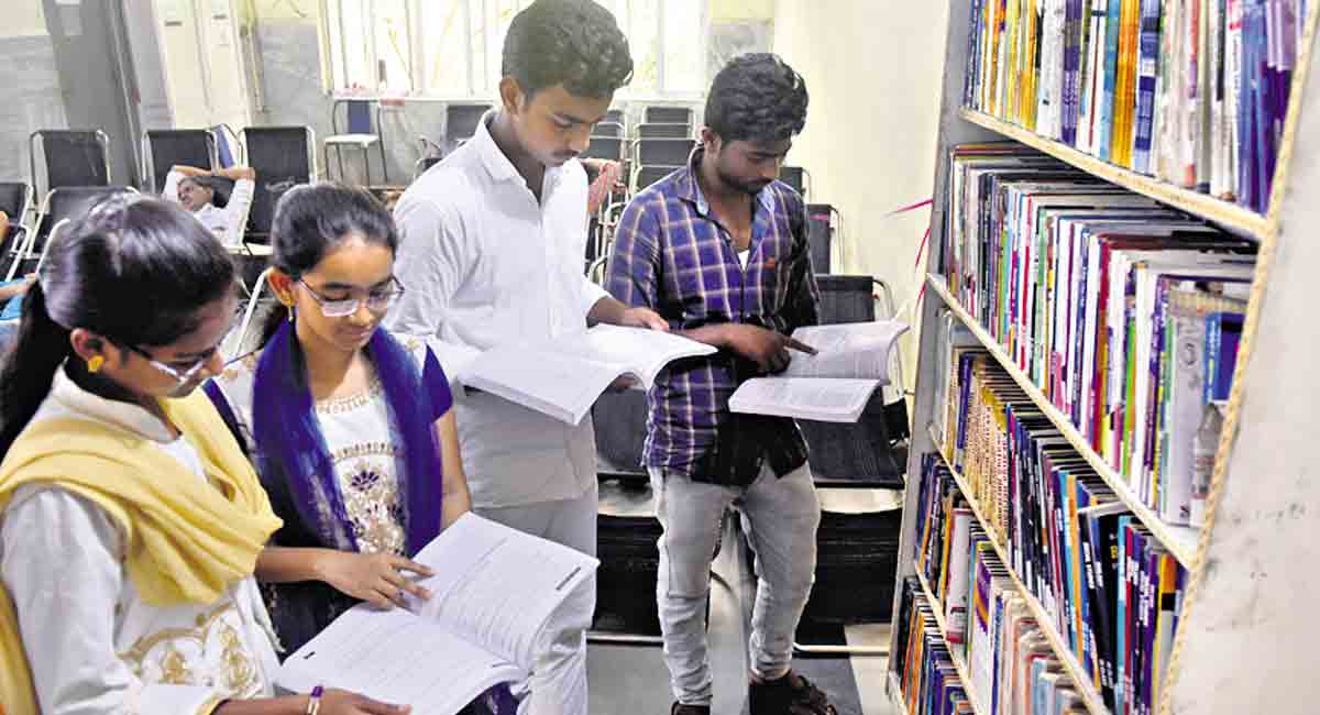 MGBS library keeps travellers glued to books