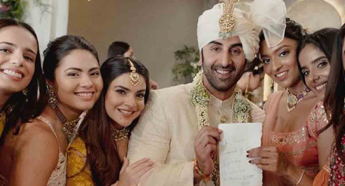 Ranbir-Alia wedding: New pic shows Ranbir pledging Rs 12 lakh to bridesmaids