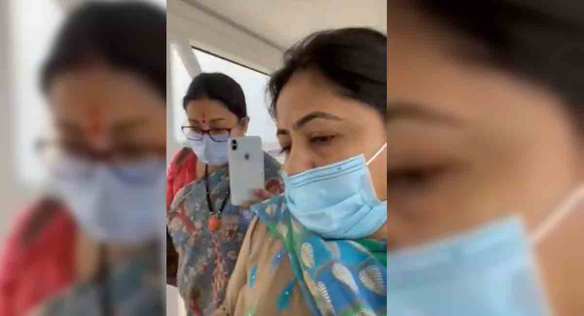 Mahila Cong chief confronts Smriti Irani on inflation during flight, video goes viral