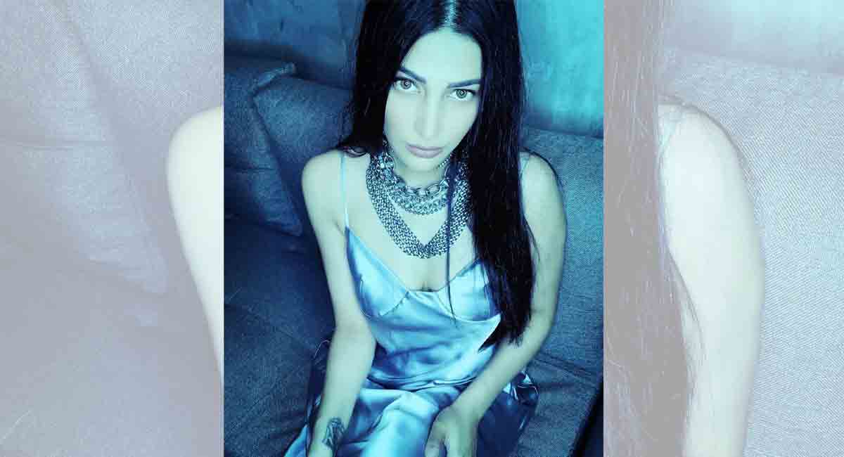 Shruti Haasan looks stunning in a slip-on dress