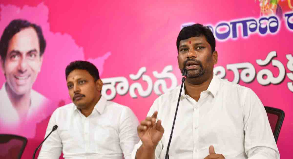 Balka Suman finds fault with BJP leadership for disrupting Minister’s speech