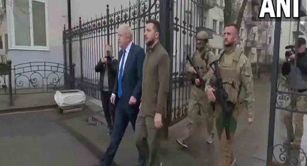 UK PM Boris Johnson, Zelenskyy walk through streets of Ukraine’s Kyiv