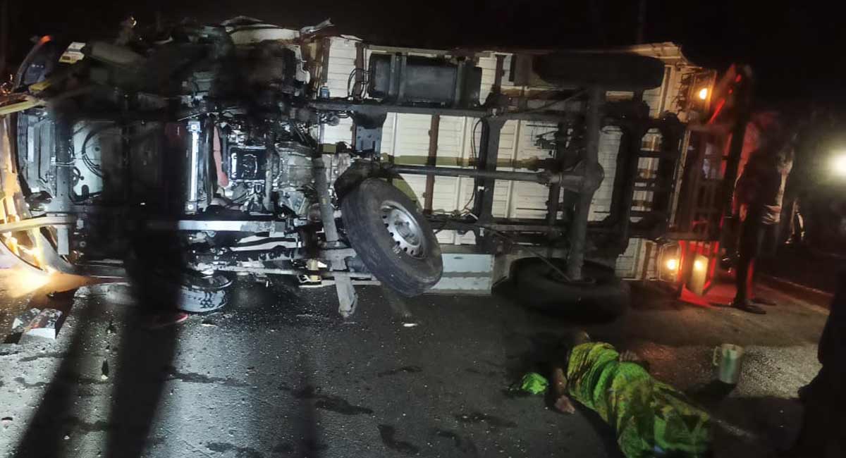 6 killed, 10 injured after truck collides with minivan in Andhra