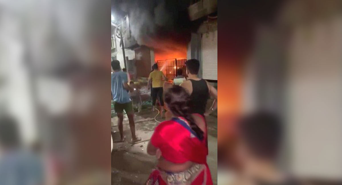 7 Charred To Death After Fire Breaks Out In Indore Residential Building Telangana Today 