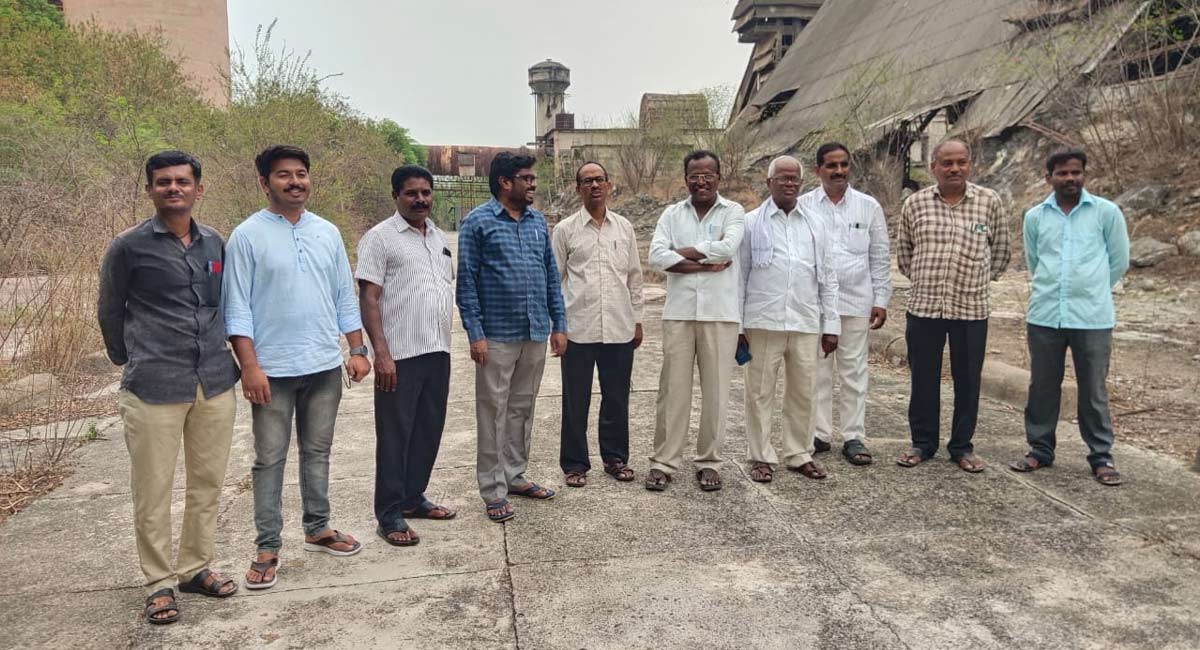 TRS, JAC criticize Centre over closure of Adilabad CCI