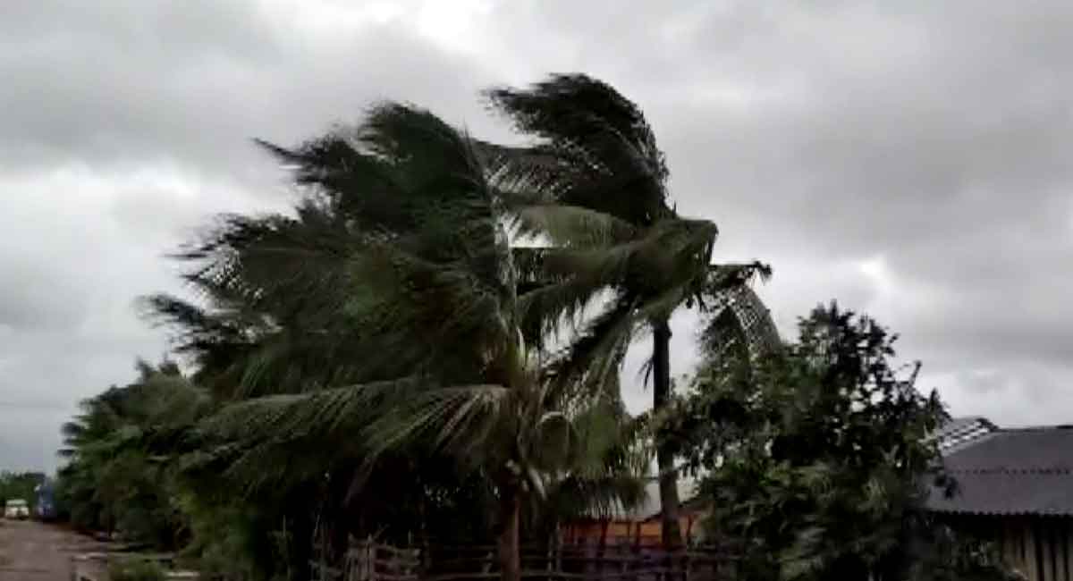 Cyclone Asani changes course, moves menacingly towards Machilipatnam