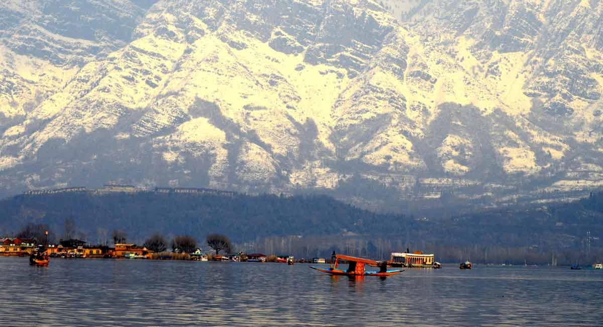 MeT asks farmers, tourists in Kashmir to restrict activities for two days