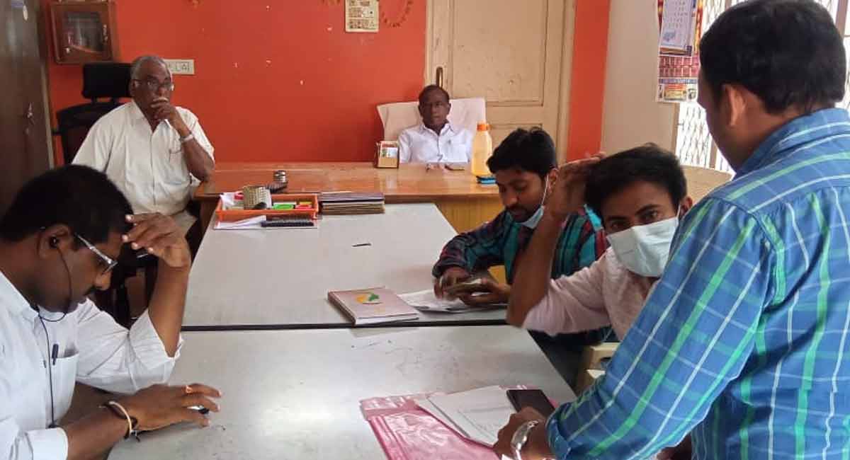 FCI officials raid rice mills in Nalgonda