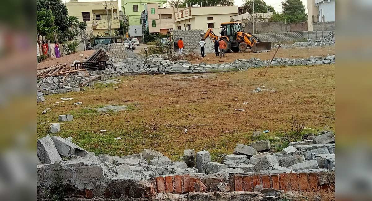 30 unauthorised sheds demolished in Rajaji Nagar under GWMC limits