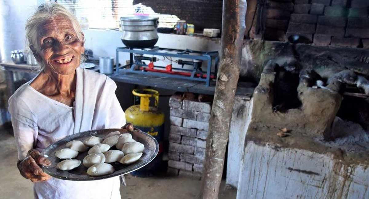 Tamil Nadu: ‘Idli Patti’ elated as Anand Mahindra gifts her house